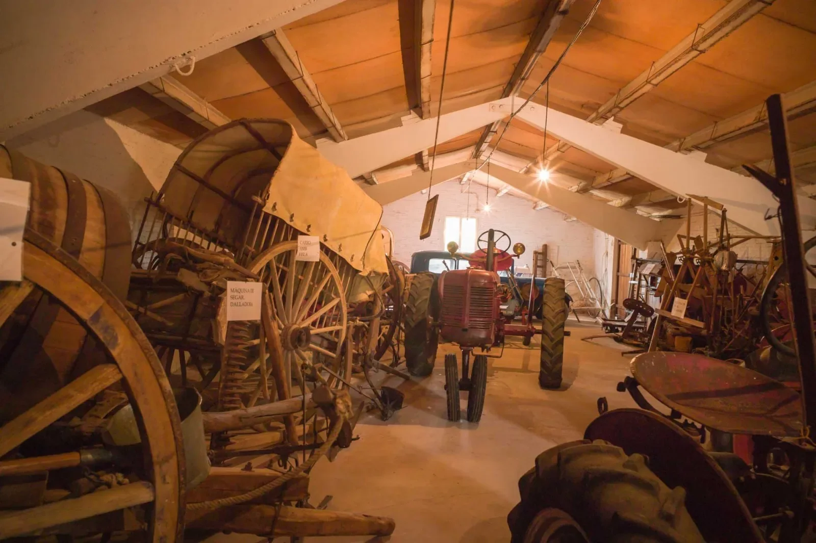 MUSEO RURAL La colección dispone de más de 2000 piezas relacionadas con el trabajo del cam