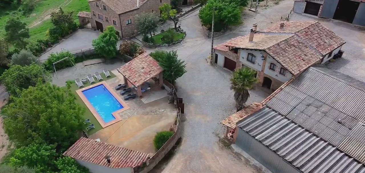 Casa Marcús y su piscina en Olius